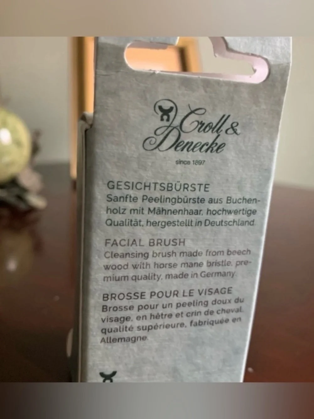 Wood Handle Face Peeling Cleansing Brush with 100% Natural Bristles